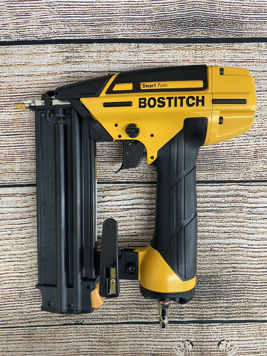 BOSTITCH BTFP12233 BOSTITCH Brad Nailer Kit, 18GA, Smart Point Nailer