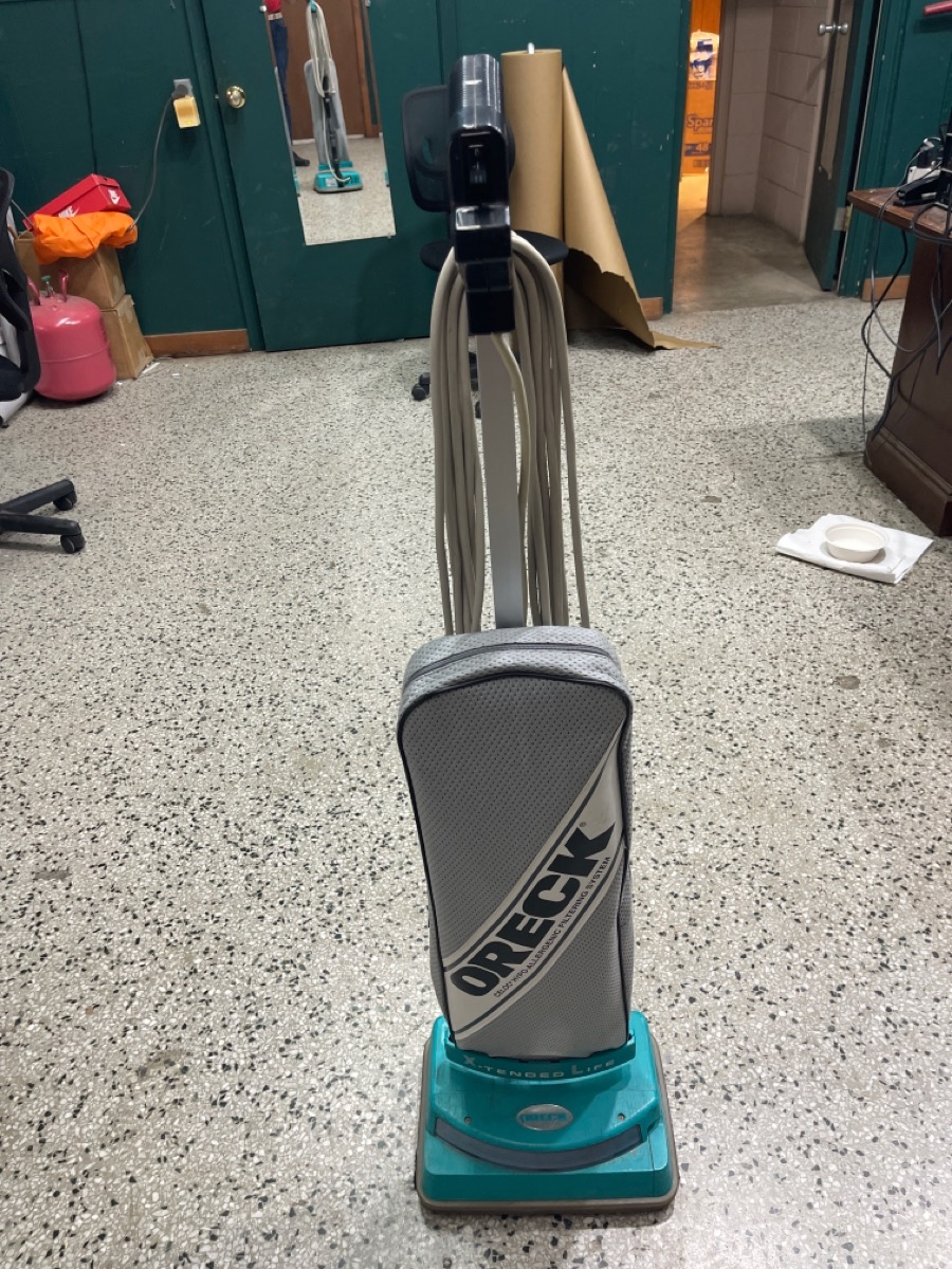 ORECK XL2 U4090H2PTD CORDED UPRIHJT VACUUM CLEANER Very Good Sharp