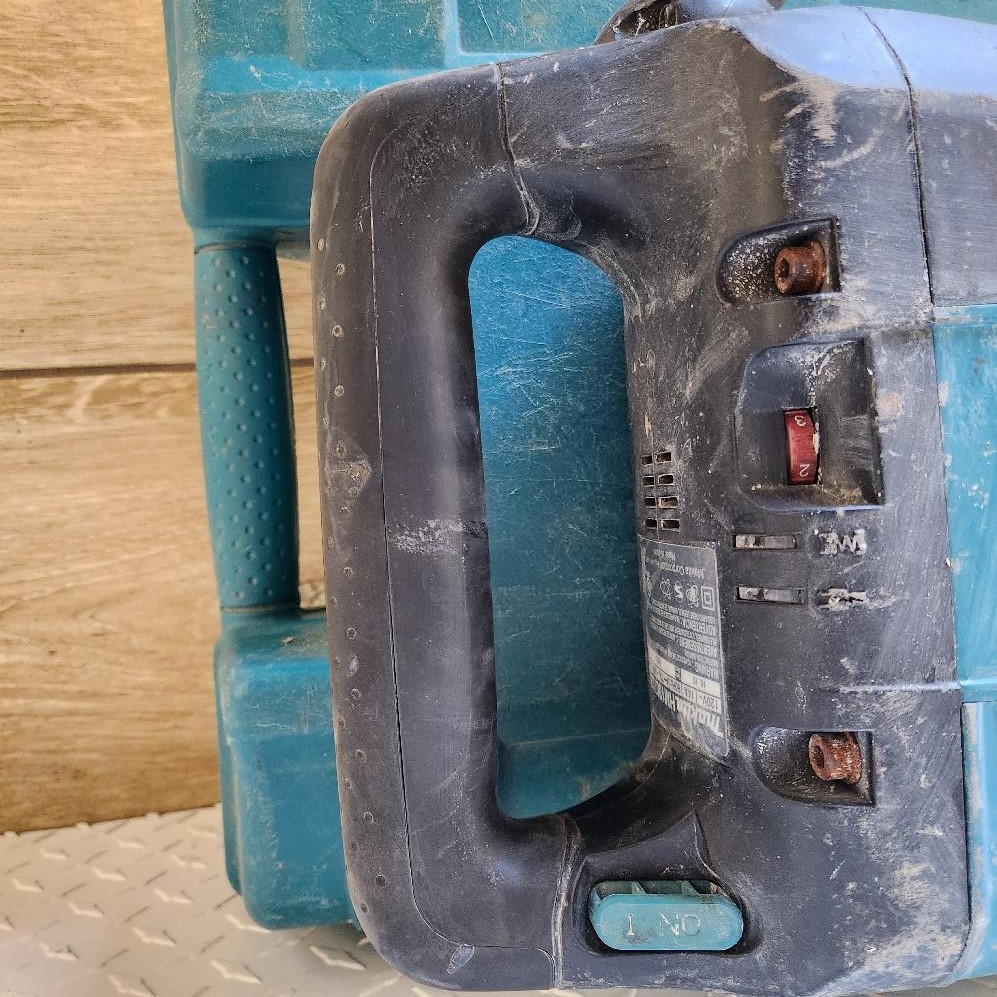MAKITA HM1307CB 35LBS Demolition Hammer Corded Electric 120V w/ Hard Case Good Liberty Pawn