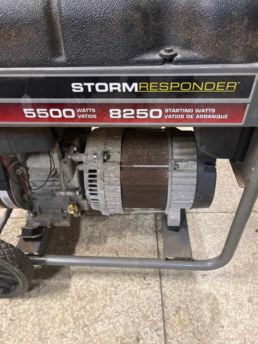 BRIGGS & STRATTON STORM RESPONDER 5500 WATT GENERATOR Very Good Sharp