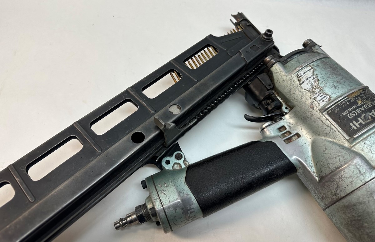 Hitachi NR83A3 31/4" Framing Strip Pneumatic Air Nailer Nail Gun Good