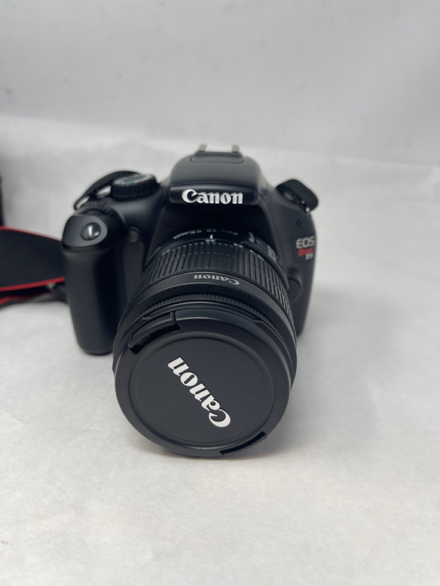 CANON EOS REBEL T3 DSLR CAMERA w/EFS 1855mm & 75300mm LENS (MEENKB