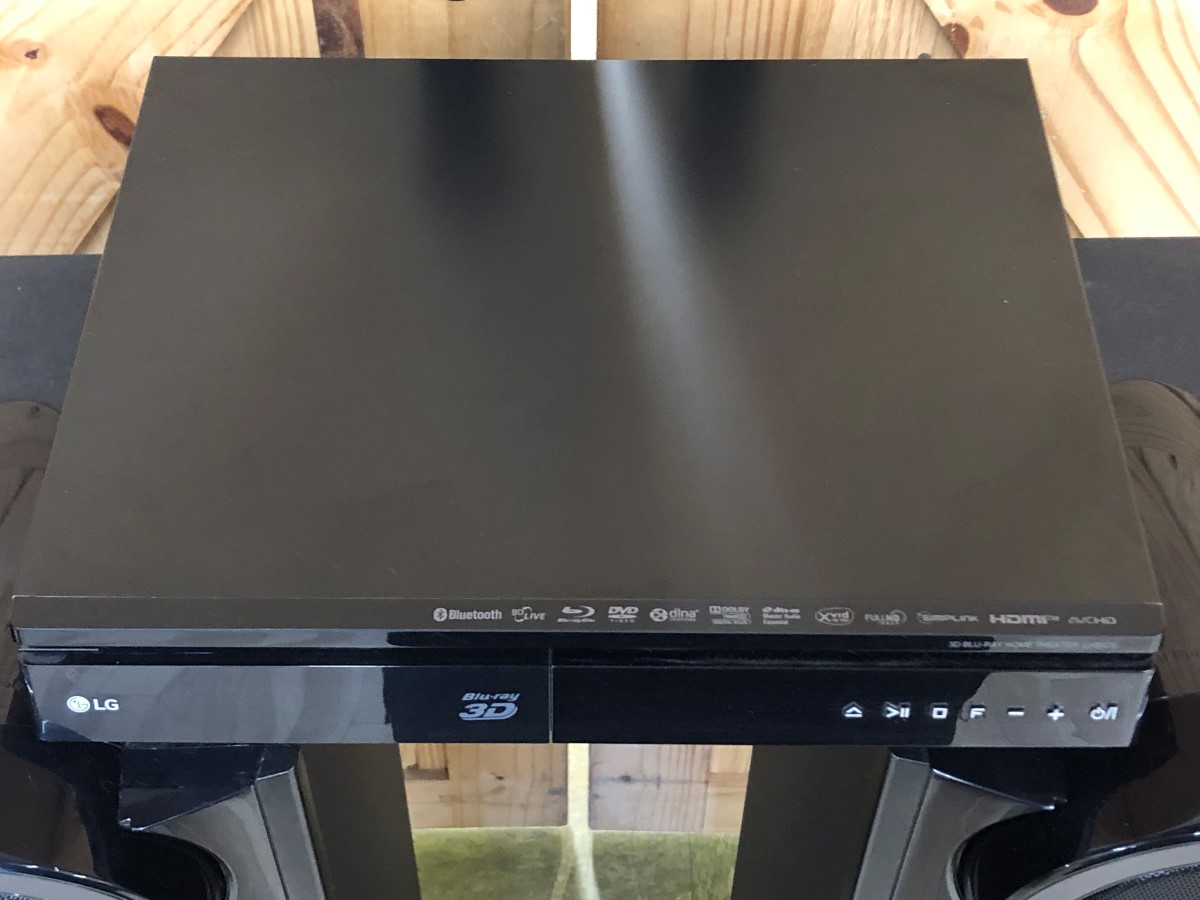 LG 3D BLUERAY HOME THEATER LHB675 Good | Buya
