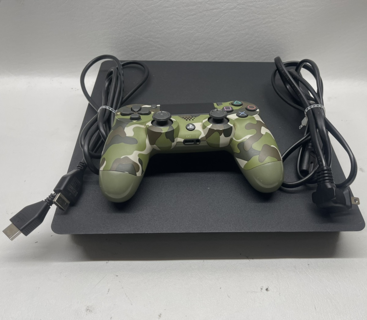 SONY PLAYSTATION 4 SLIM 1TB GAME CONSOLE BUNDLE CUH2215B Good