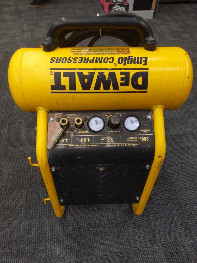 DEWALT D55146 4.5 GALLON PORTABLE ELECTRIC AIR COMPRESSOR Very Good Buya
