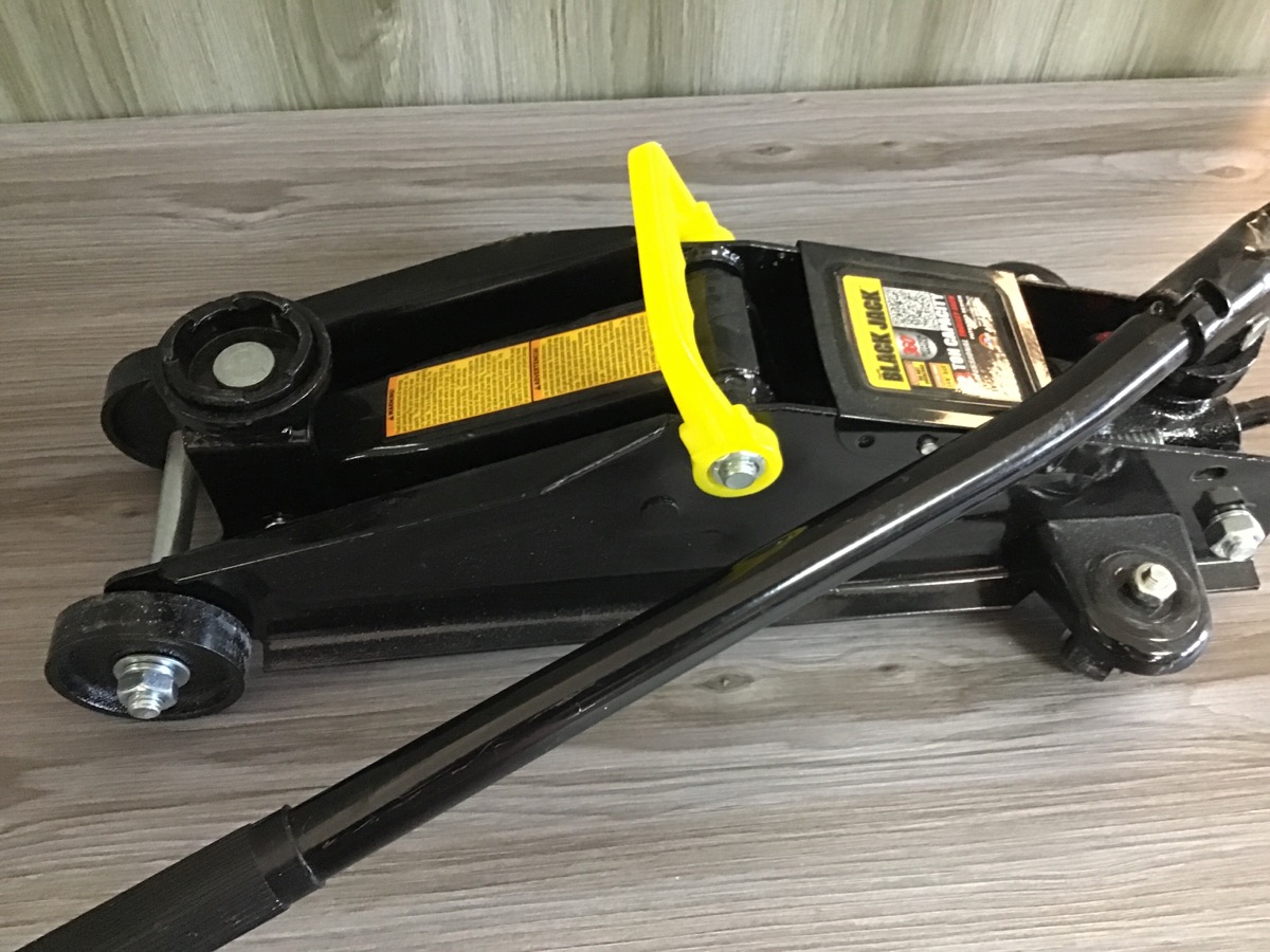 BLACKJACK TOOLS 2 TON FLOOR JACK Acceptable Buya