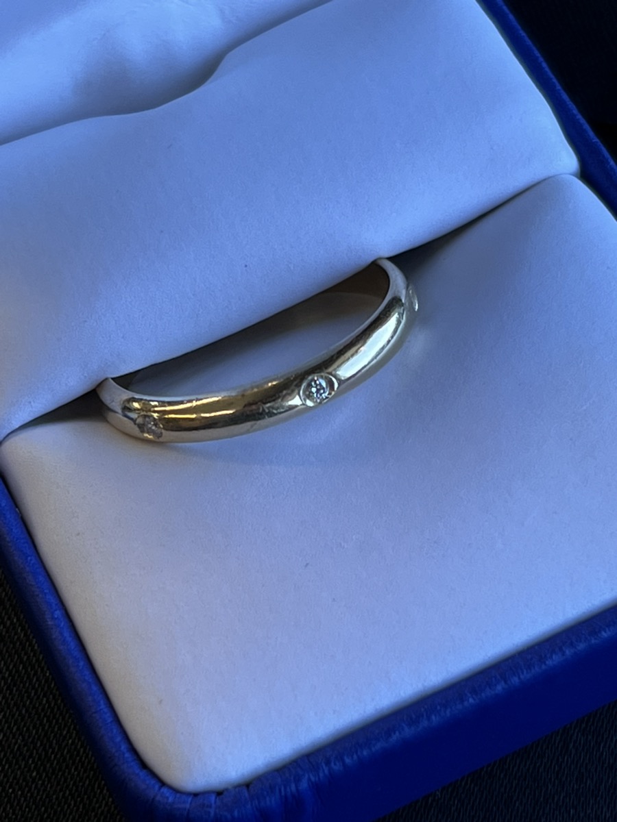 14K Yellow Gold Ladies Band with Diamond Accents Size 9 3.1g Preowned