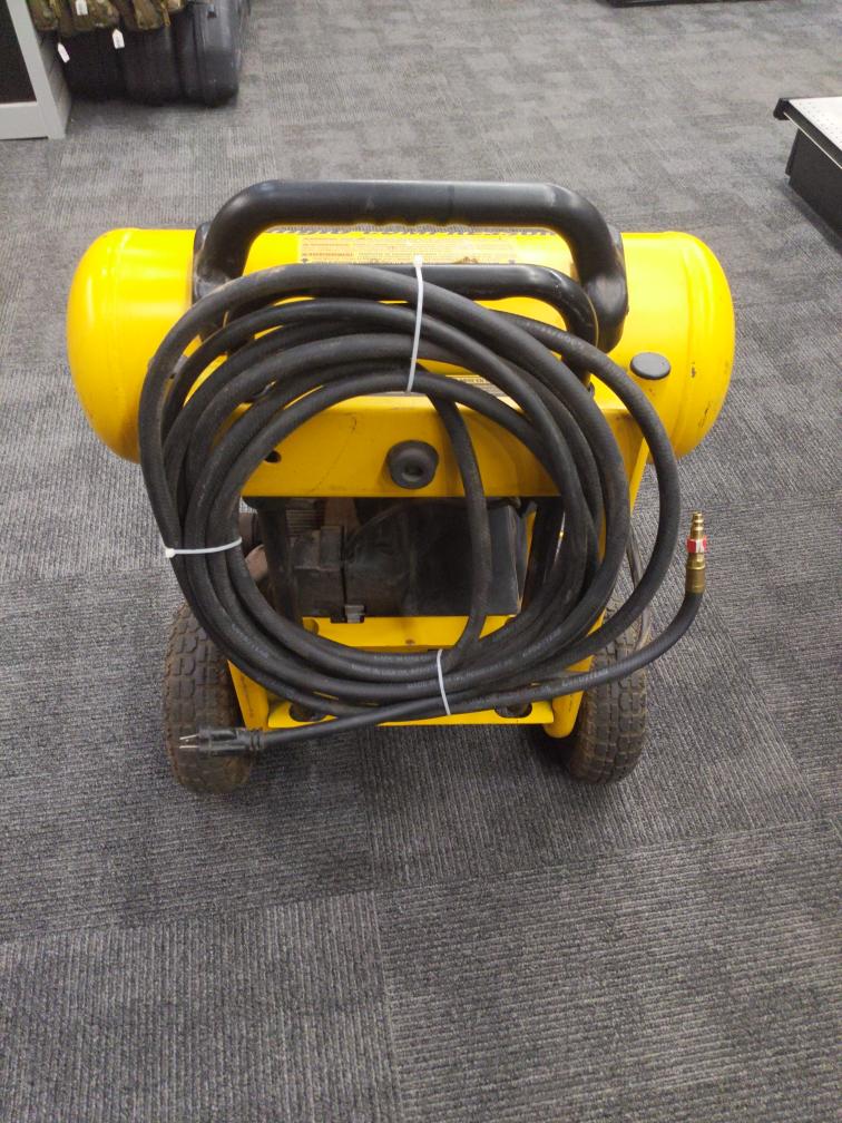 DEWALT D55146 4.5 GALLON PORTABLE ELECTRIC AIR COMPRESSOR Very Good Buya