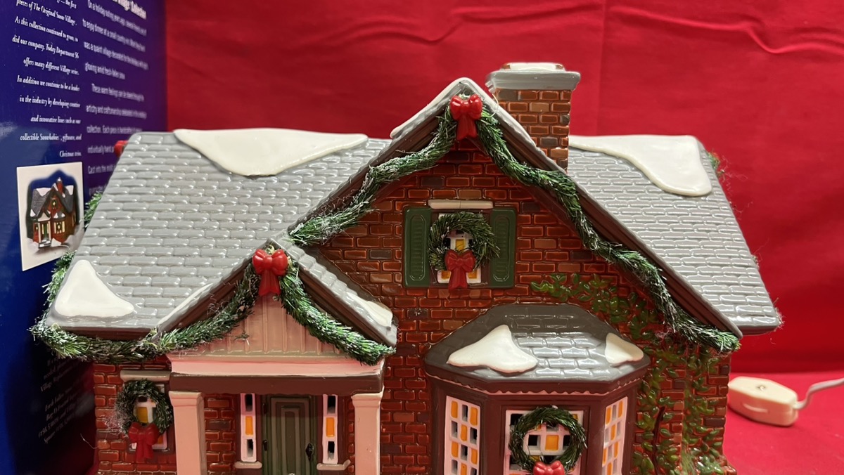 Department 56 Christmas Snow Village- Nokomis House #804442 Retired ...