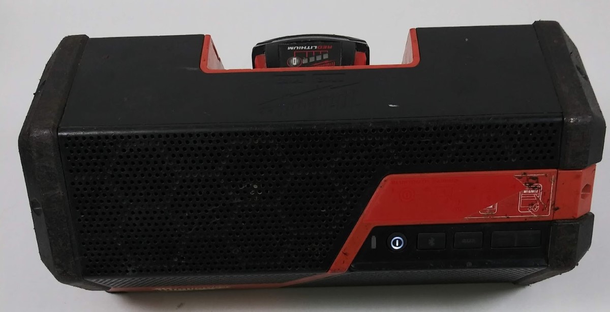 Milwaukee 289120 M18/M12 LiIon Cordless Wireless Jobsite Speaker w/Bat Like New Buya