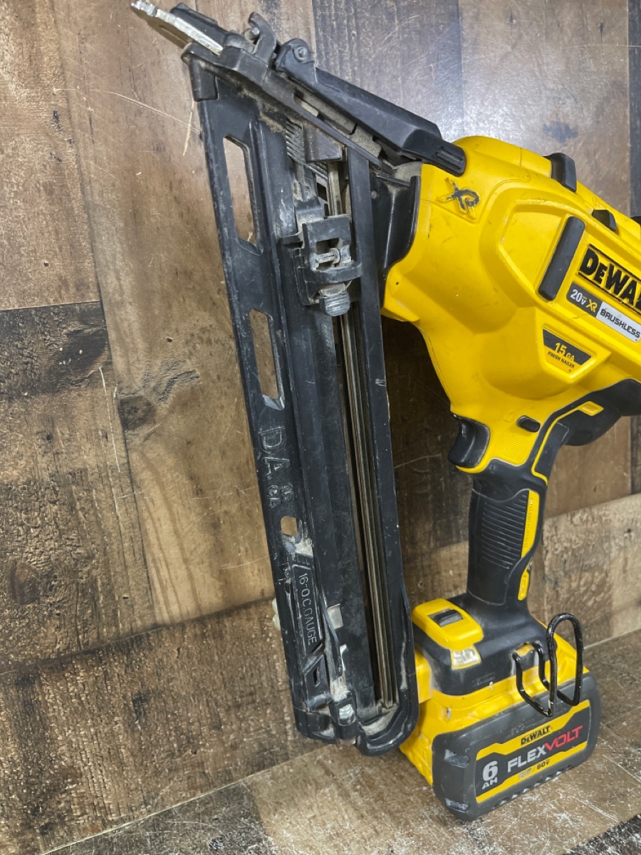 DEWALT DCN650 20V MAX XR LITHIUMION CORDLESS 15GAUGE ANGLED FINISH NAILER Very Good Buya