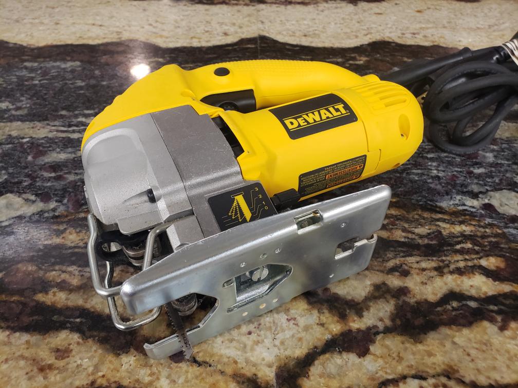 DEWALT ORBITAL JIG SAW DW317 120V CORDED VARIABLE SPEED WITH CASE Very