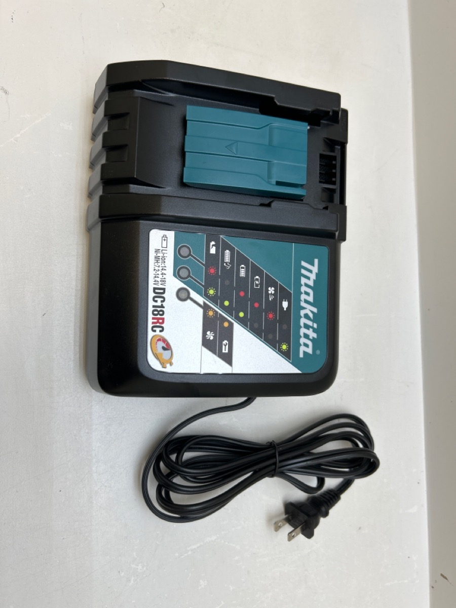 Makita XWT08Z 18V LXT LiIon Brushless 1/2 in Sq. Drive Impact Wrench 5.0 Ah Kit Very Good