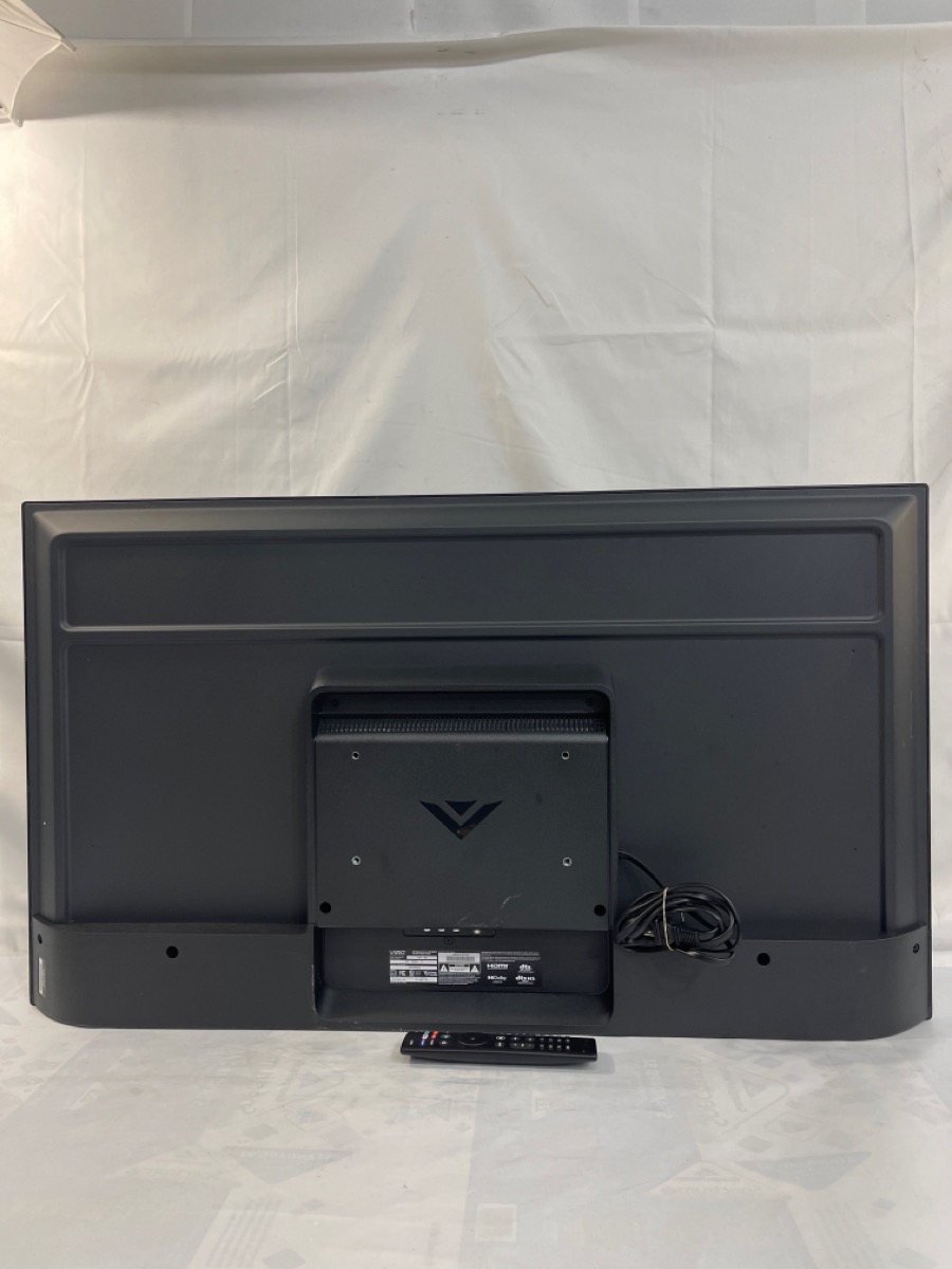 VIZIO D40FJ09 40" SMART W/REMOTE FLAT PANEL TV Good Buya