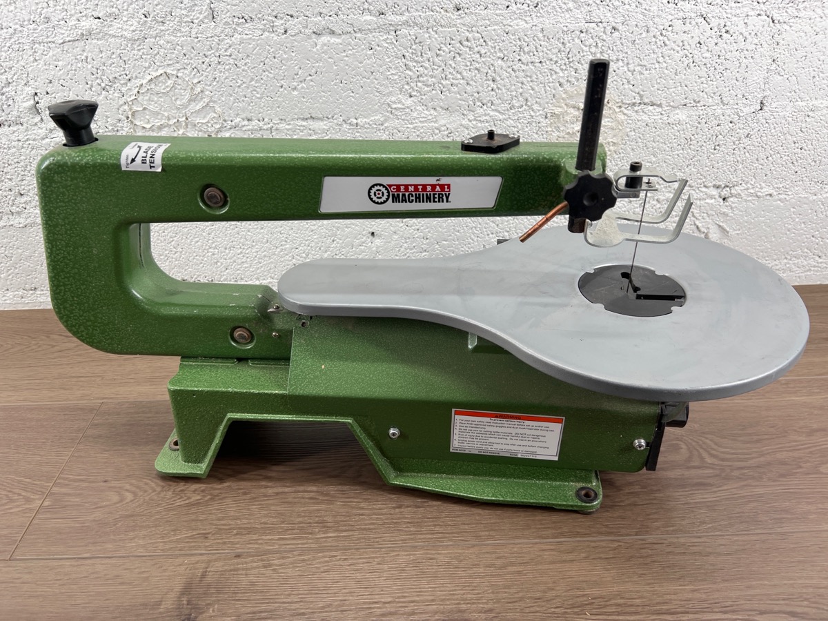 CENTRAL MACHINERY 62519 16" VARIABLE SPEED SCROLL SAW Very Good Buya