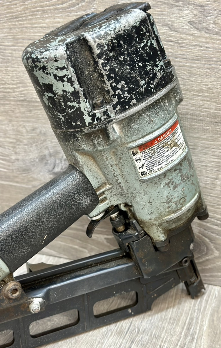 Hitachi NR83A2 3 1/4 in Framing Strip Nailer Very Good Buya