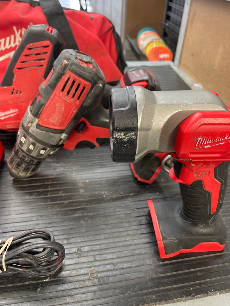 MILWAUKEE COMBO ANGLE DRILL, DRILL, IMPACT, HACKSAW,FLASHLIGHT Good