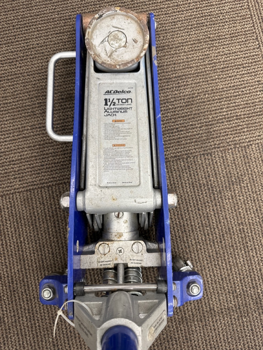 AC DELCO 11/12 TON LIGHTWEIGHT ALUMINUM FLOOR JACK Acceptable Buya