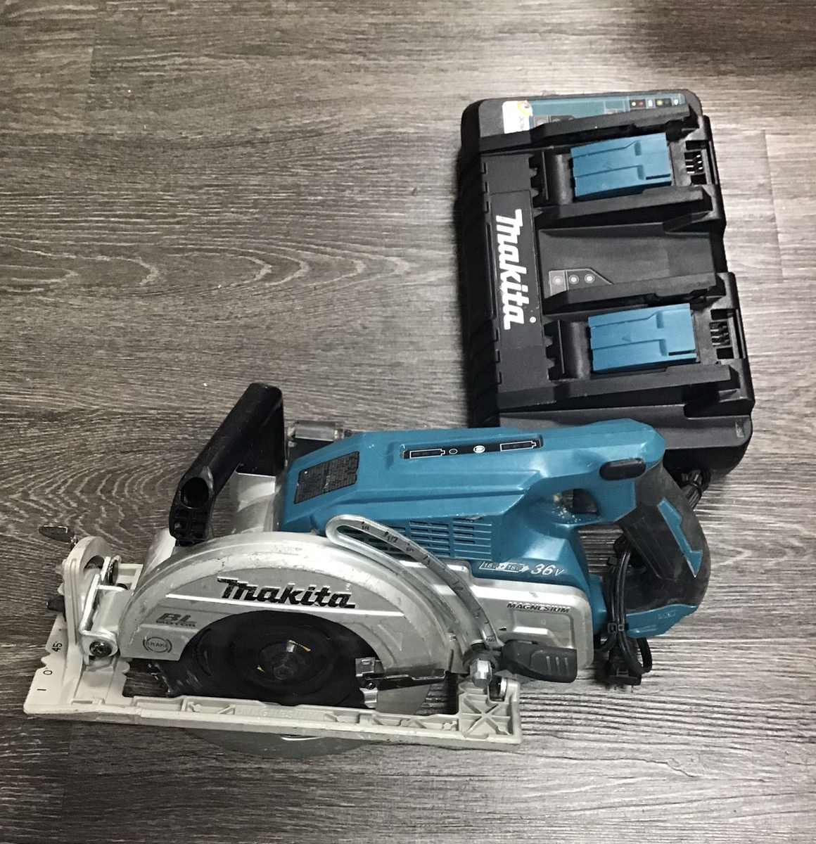 MAKITA CIRCULAR SAW XSR01 WITH 2 BATTERIES AND CHARGER Very Good Buya