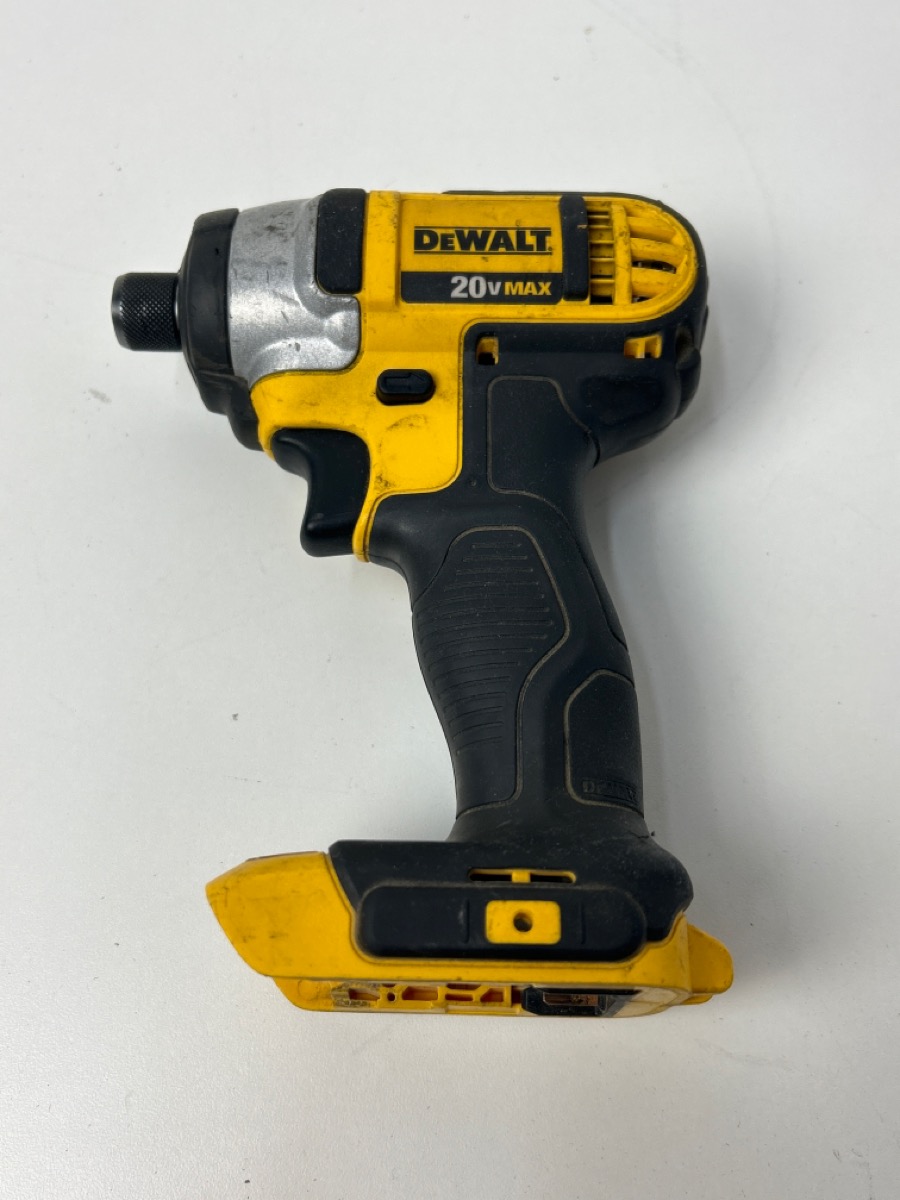 DEWALT DCF885 1/4" 20V IMPACT DRILL Good Buya
