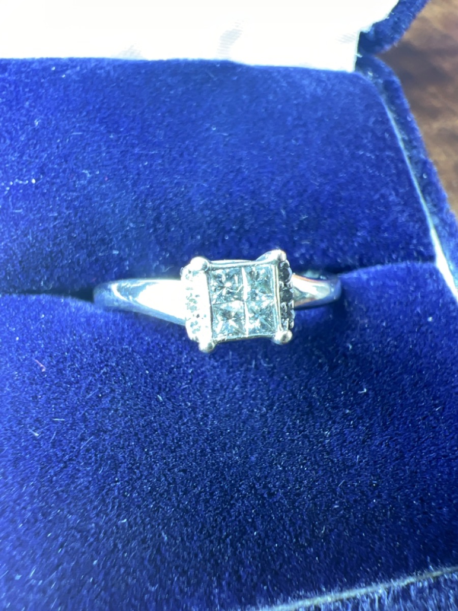 Lady's Diamond Cluster Ring 10 Diamonds .26 Carat T.W. 10K White