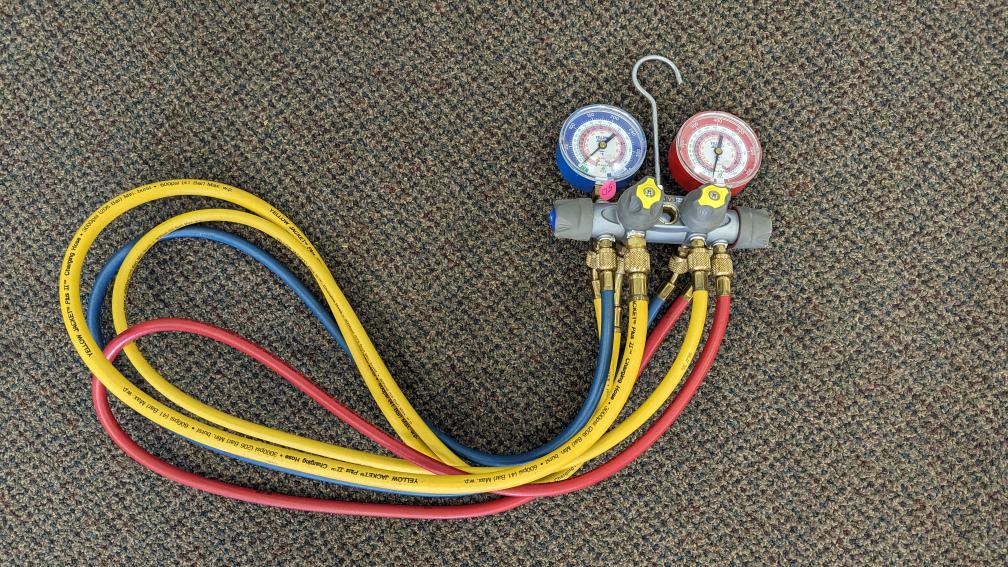 Yellow Jacket Titan 4 Valve Manifold With Hoses Very Good Heartland