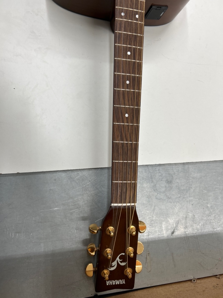 Yamaha FX335 RightHanded Acoustic/Electric Guitar Dreadnought Good