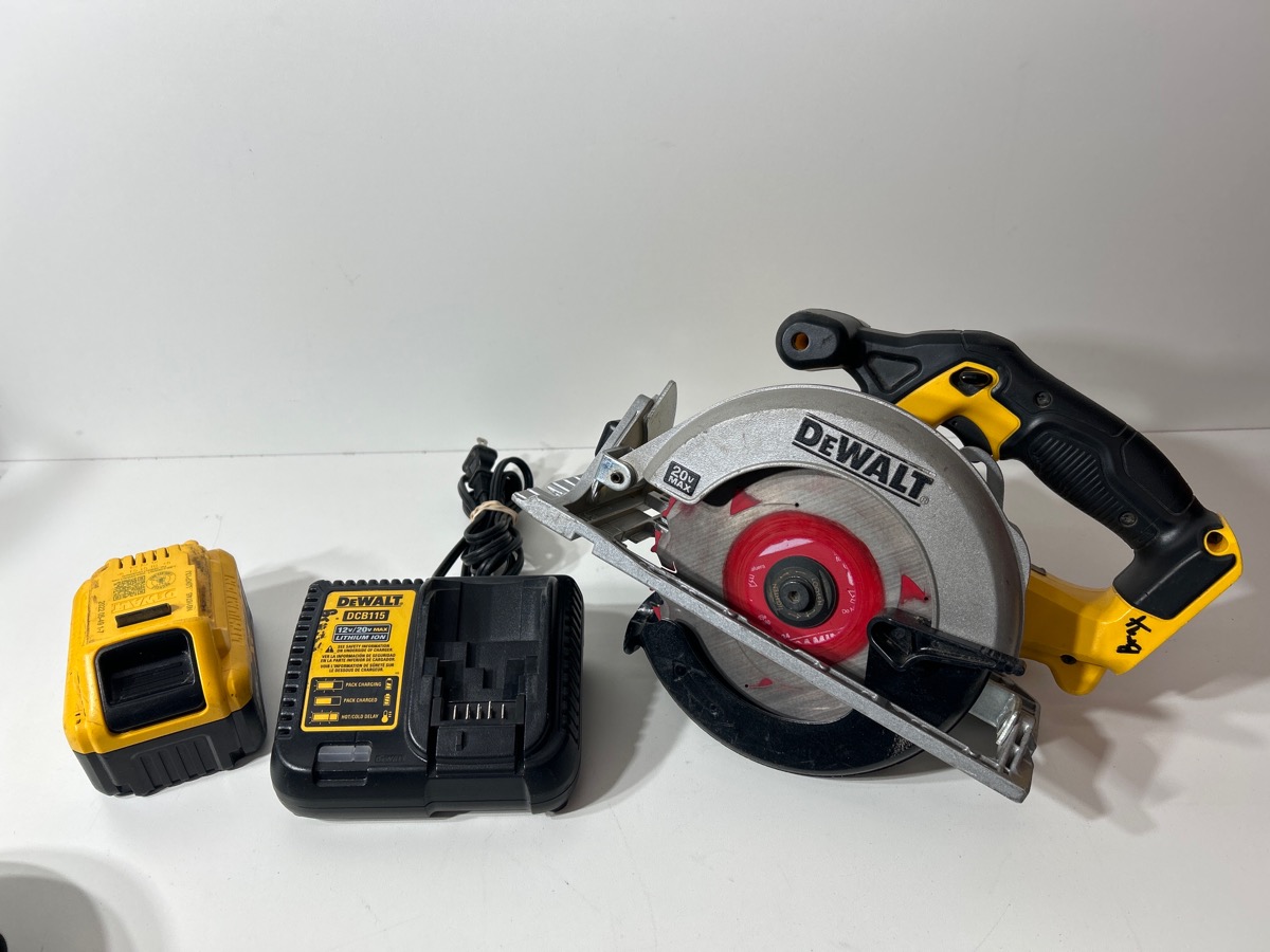 *12* DEWALT CIRCULAR SAW DCS391 Good Pawn 1 Spokane WA