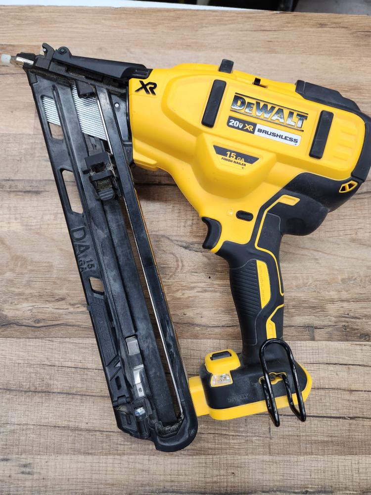 DEWALT 15G BRUSHLESS CORDLESS FINISH NAILER TOOL ONLY Very Good Buya