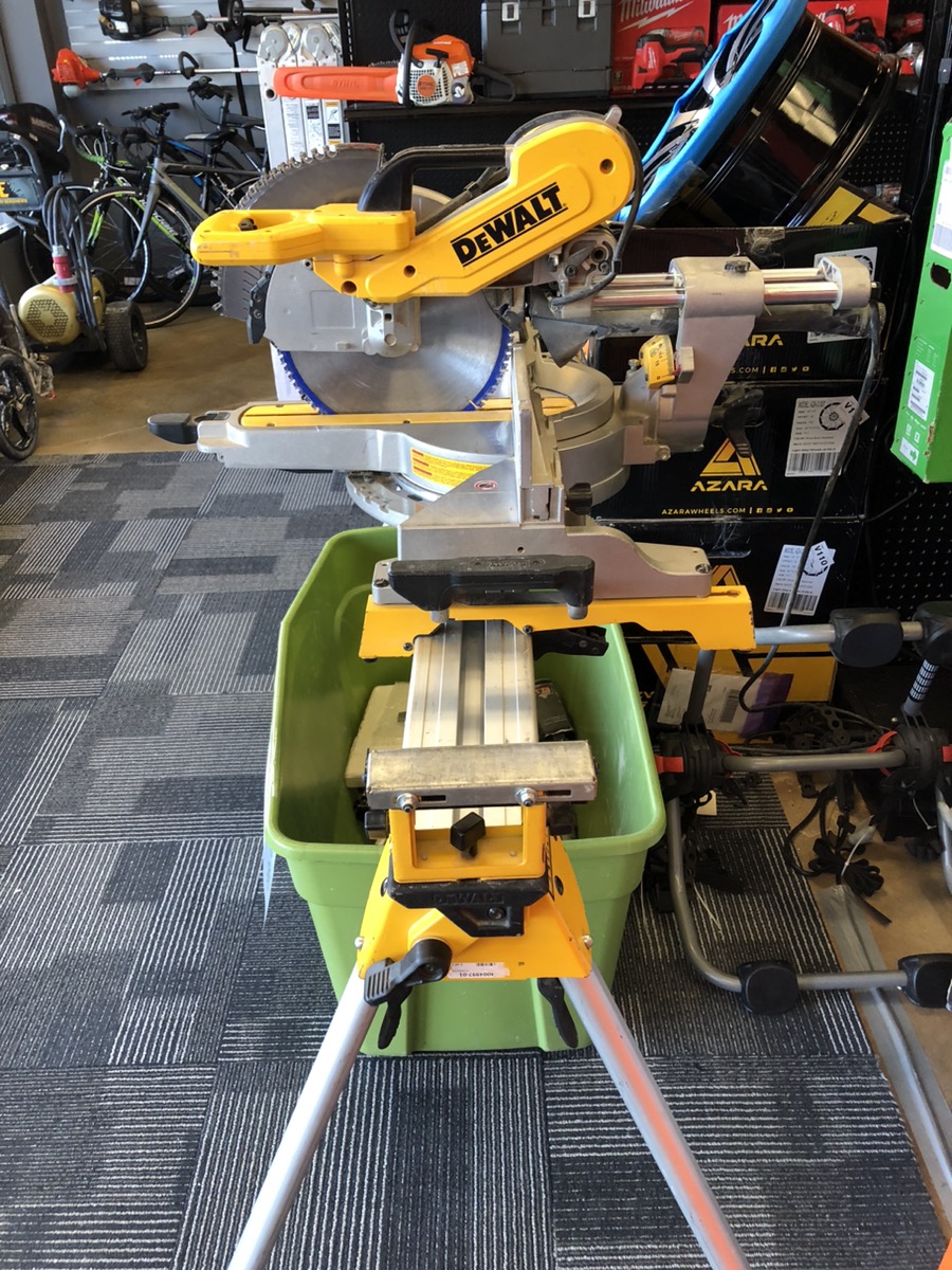 DEWALT 12" MITER SAW (DWS779) AND HEAVY DUTY SAW STAND (DWX723) VERY