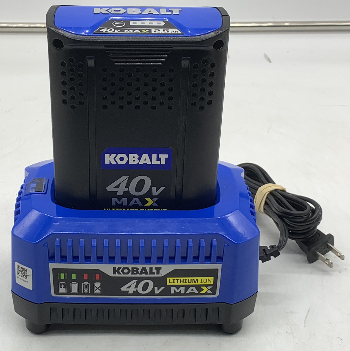 Kobalt Tools KRC 4006 40v Lithium Ion Battery Charger with Battery
