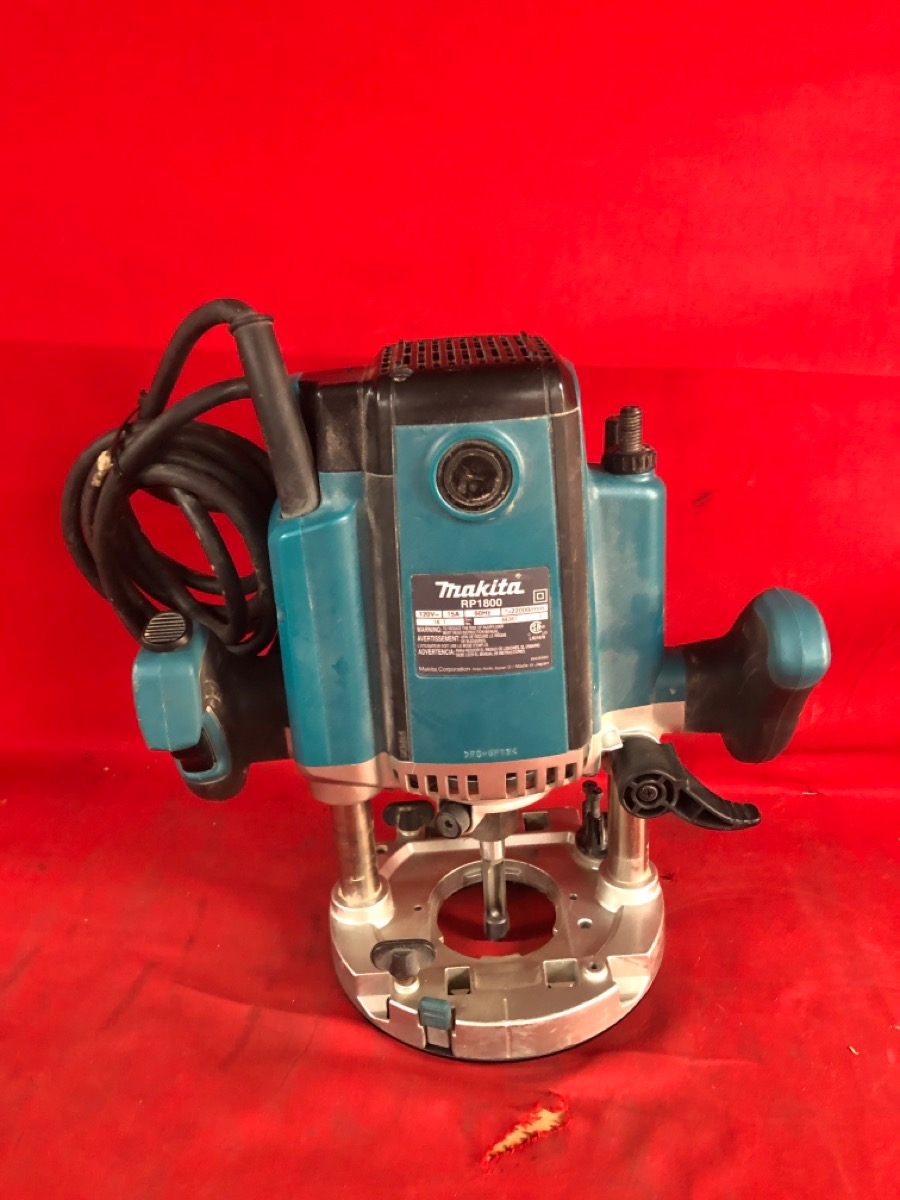 MAKITA RP1800 PLUNGE ROUTER Good Buya