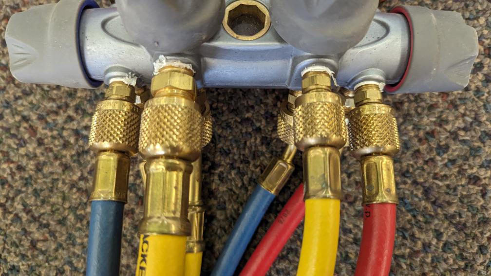 Yellow Jacket Titan 4 Valve Manifold With Hoses Very Good Heartland