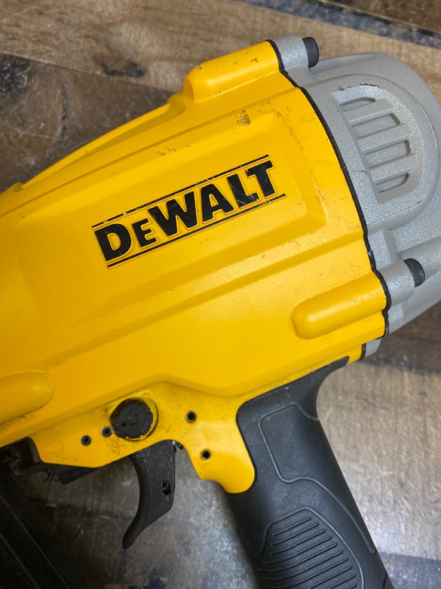 DEWALT DWF83PL PNEUMATIC FRAMING NAILER Very Good Buya