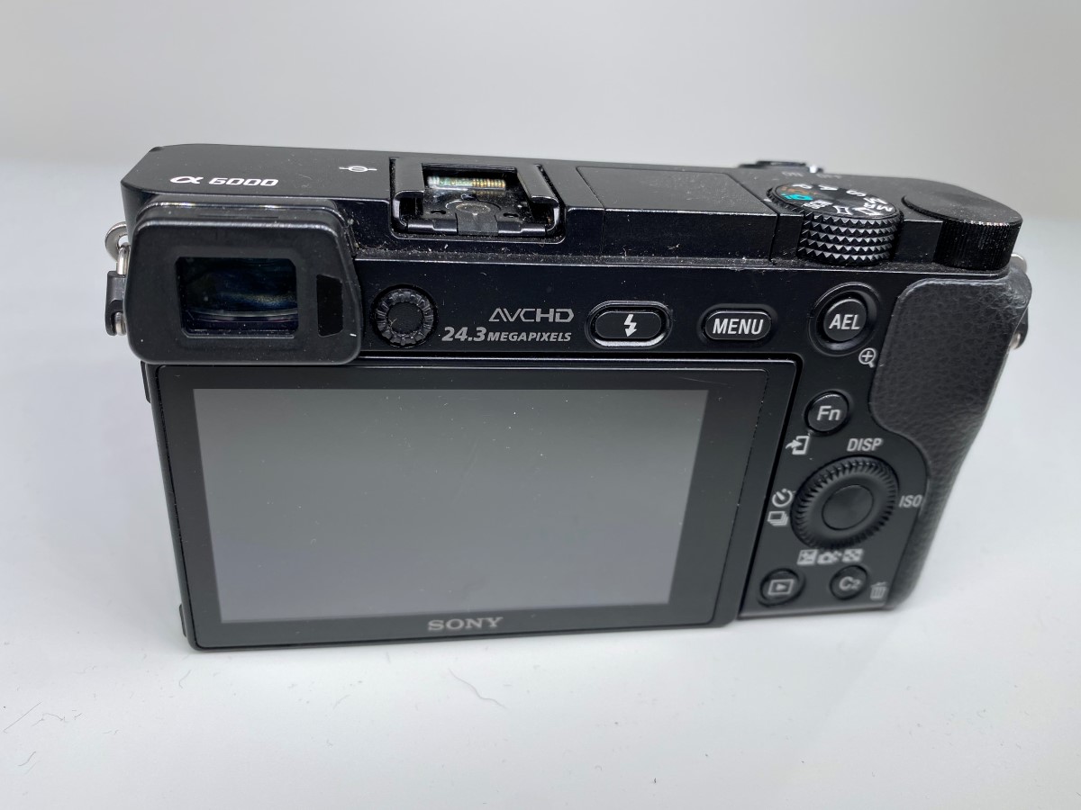 SONY A6000 For parts or not working Buya