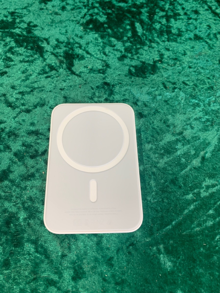 APPLE MJWY3AM/A MAGSAFE BATTERY PACK Like New | Buya