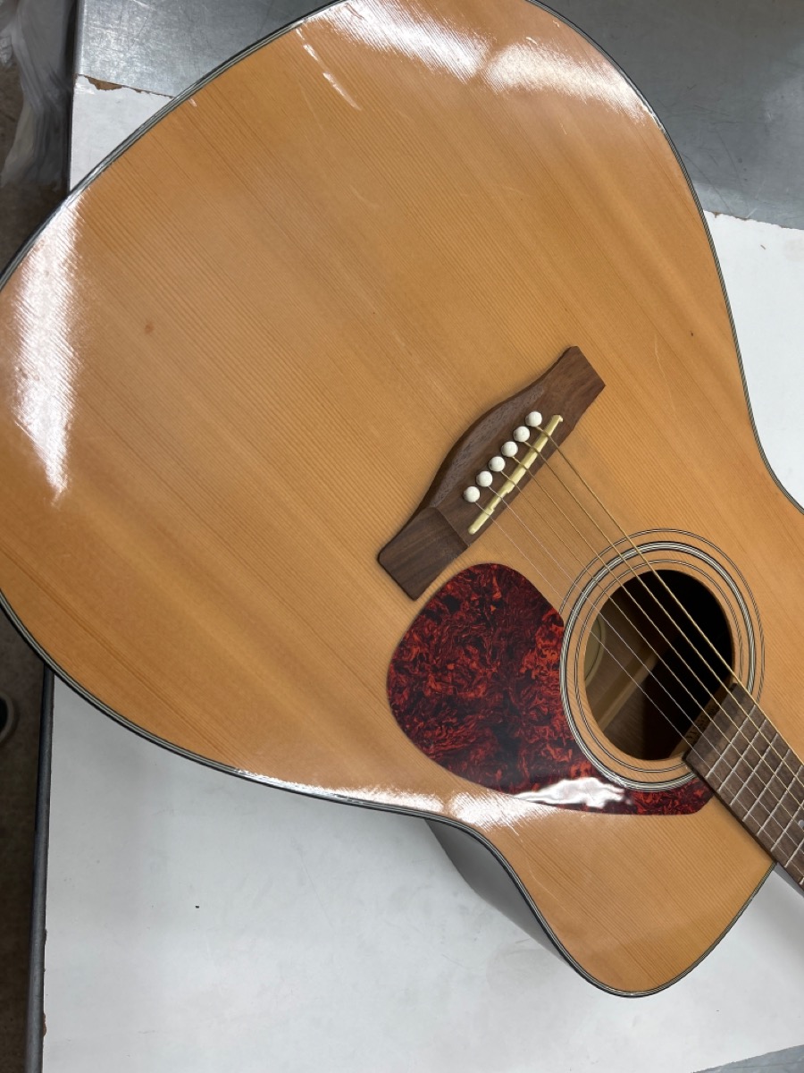 Yamaha FX335 RightHanded Acoustic/Electric Guitar Dreadnought Good