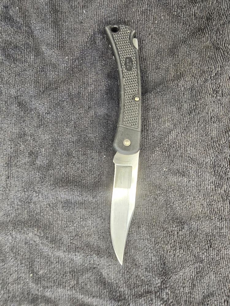 BUCK KNIVES 110 FOLDING HUNTER SERIES Very Good Buya