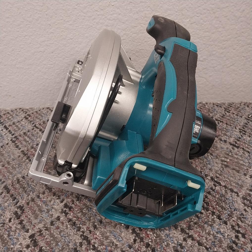 MAKITA XSS02 18v 6 1/2" CORDLESS CIRCULAR SAW (TOOL ONLY) Good Buya