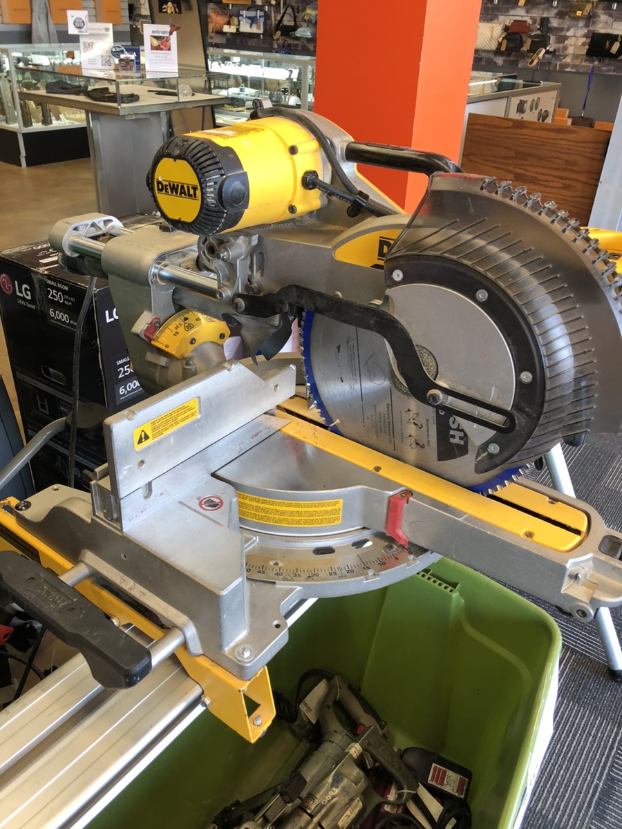 DEWALT 12" MITER SAW (DWS779) AND HEAVY DUTY SAW STAND (DWX723) VERY