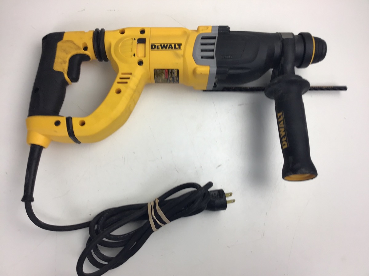 DEWALT D25263 ROTARY HAMMER, 3 MODE SDS D HANDLE, W/ VERTICAL FOREGRIP