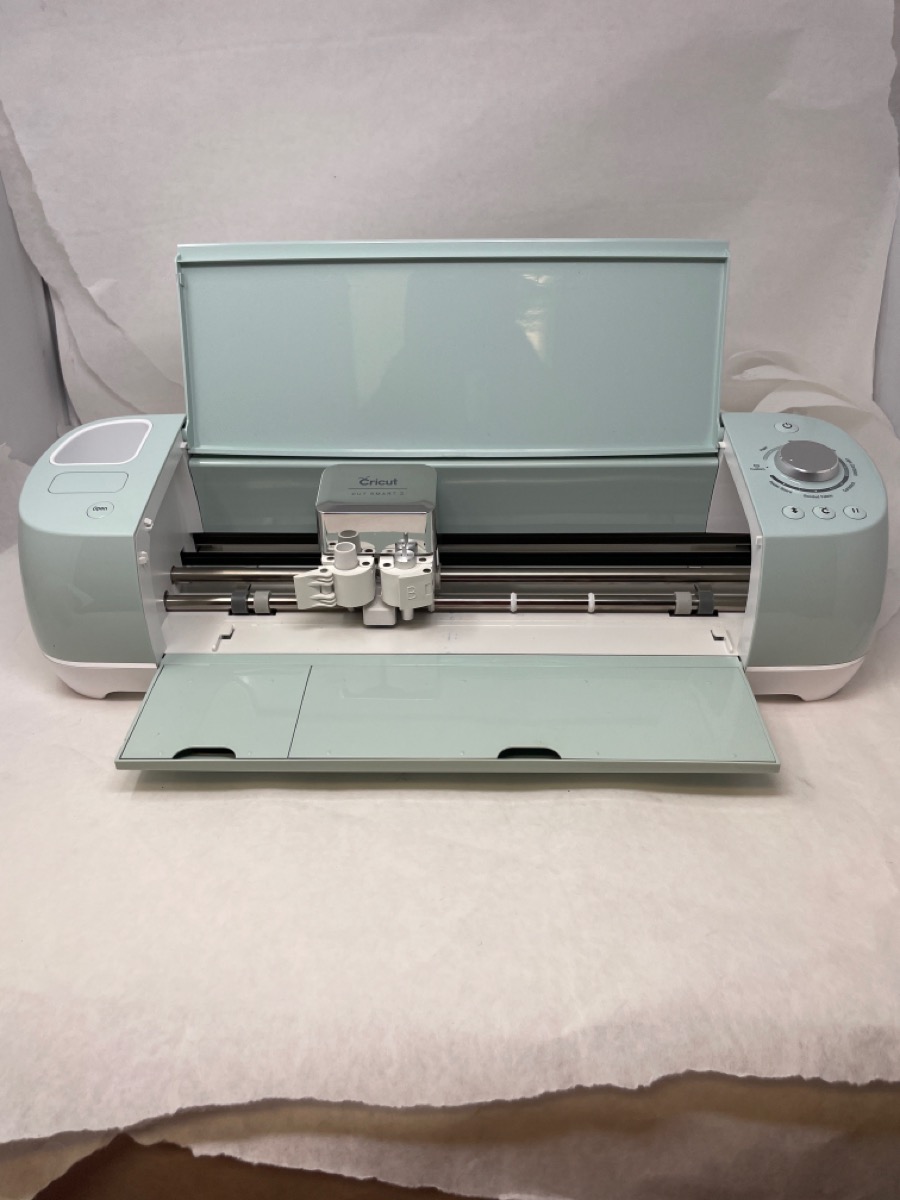 CRICUT EXPLORER AIR 2 VINYL CUTTING MACHINE (ye) Very Good Sharp