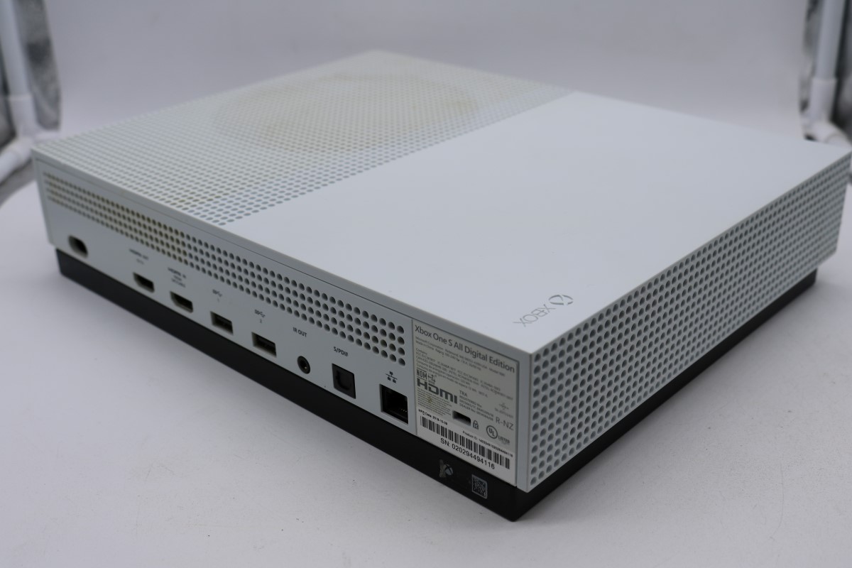 MICROSOFT XBOX ONE S CONSOLE ALLDIGITAL EDITION 1TB Very Good Buya
