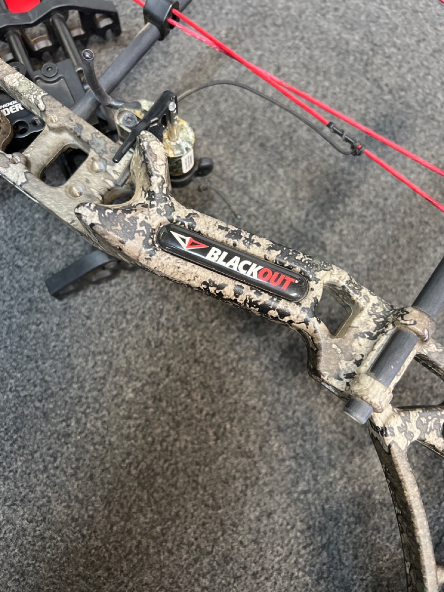 Blackout Pursuit Compound Bow 60lbs Draw Weight No Case Good Buya