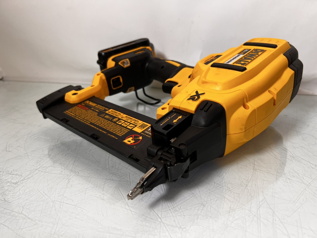 DEWALT DCN680 20V MAX XR 18GAUGE CORDLESS BRAD NAILER W/ 11.5AH