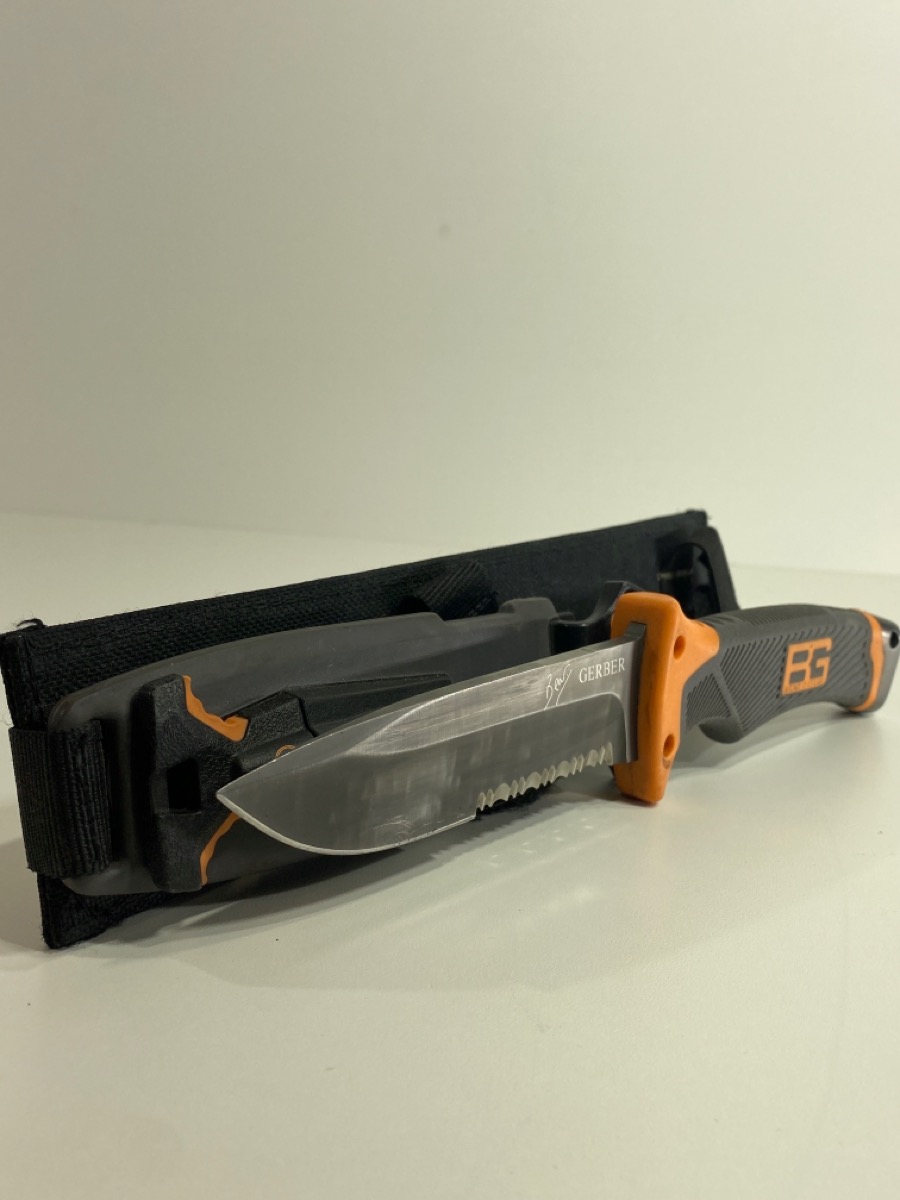 GERBER BEAR GRYLLS KNIFE STAINLESS FIXED BLADE KNIFE IN SHEALTH Very
