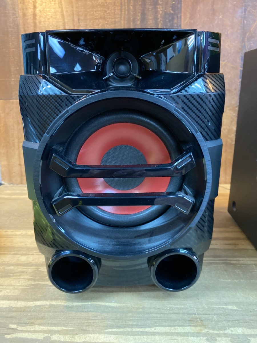 LG CM4360 HIFI ENTERTAINMENT SYSTEM WITH TWO SIDE SPEAKERS Good Buya