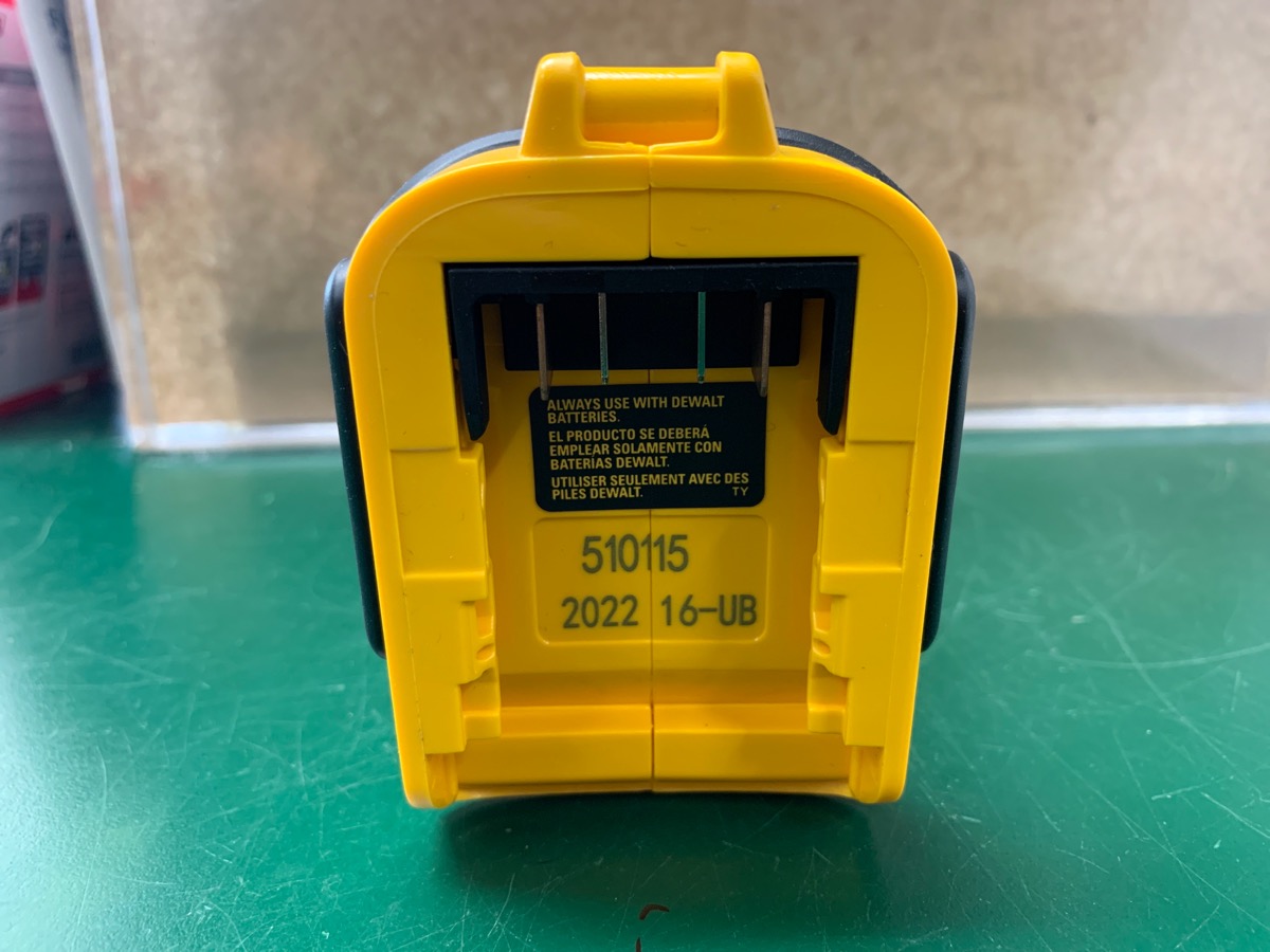 DeWalt DCL040 20v Pivoting LED Worklight Brand New | Buya