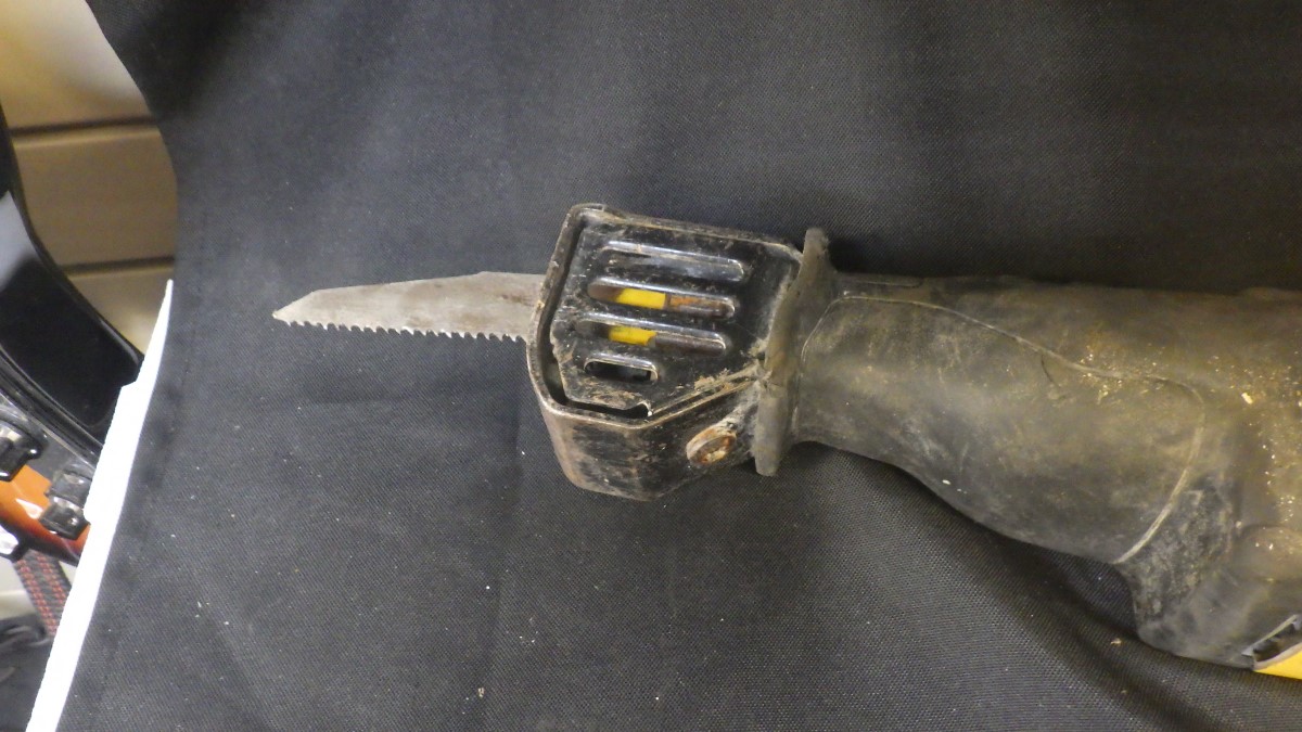 DEWALT 10AMP CORDED VARIABLE SPEED RECIPROCATING SAWDWE304 **AS IS