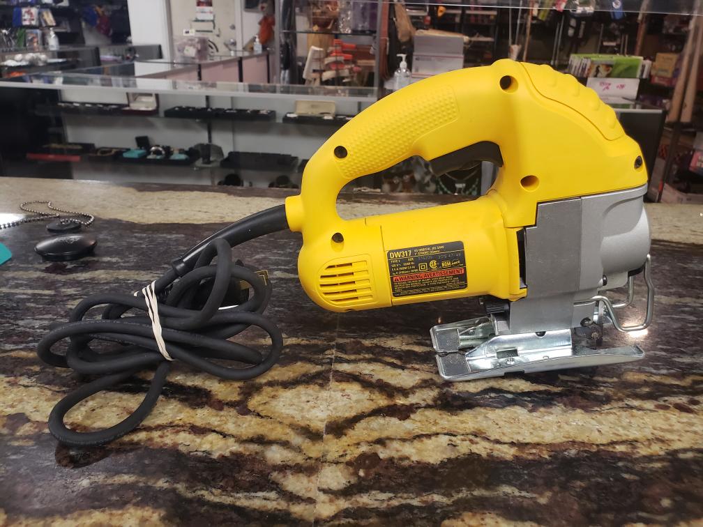 DEWALT ORBITAL JIG SAW DW317 120V CORDED VARIABLE SPEED WITH CASE Very